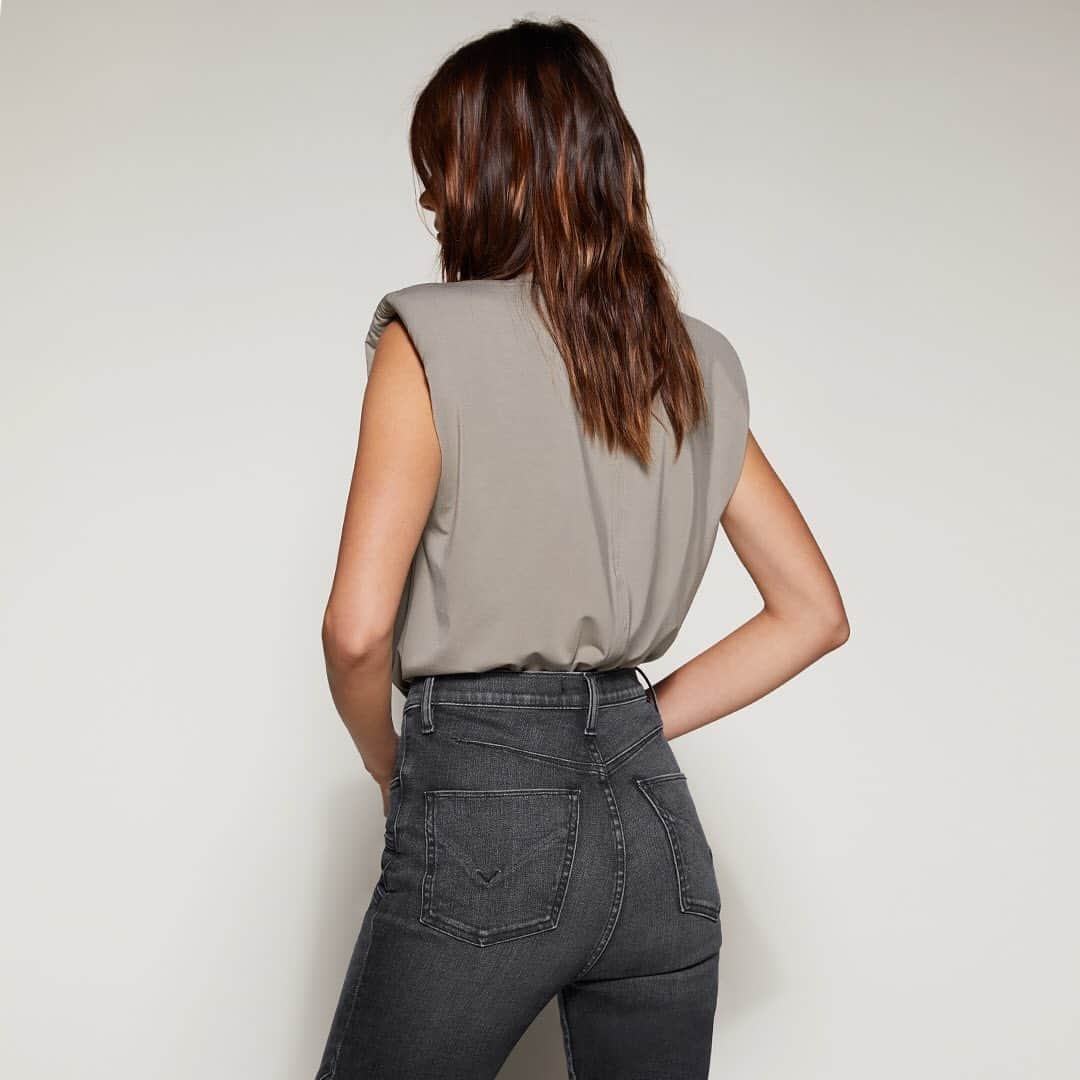 ハドソンのインスタグラム：「Wear them like you mean it.」