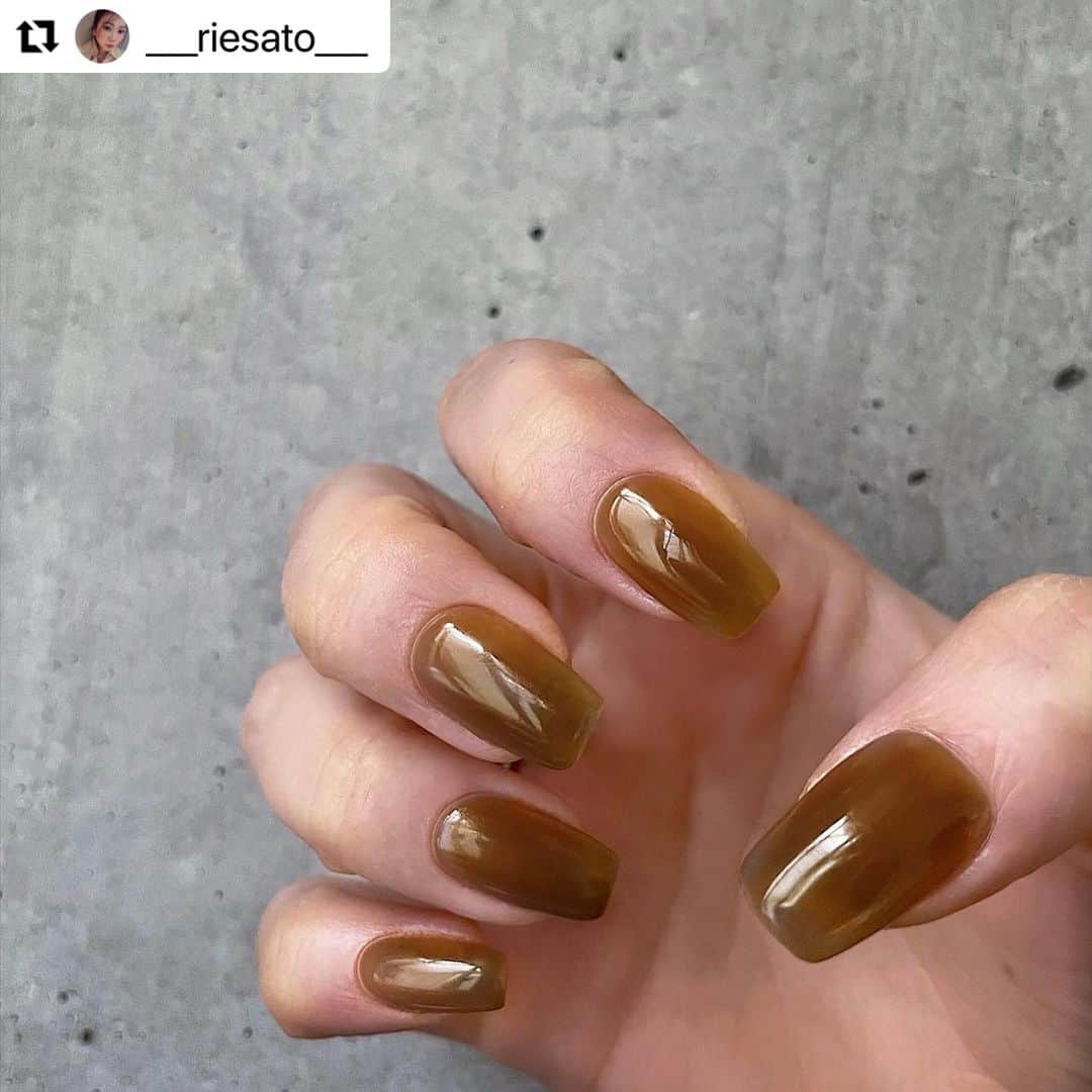 initygel_officialのインスタグラム：「RIE先生🤎 @___riesato___   RIE先生が今回は カクテルコレクションCT-09 ラテコレクションLT-09 をMixして作ったイエローブラウンのワンカラー🤎  本当極上のセンスがINITY×INITYで更なる 素敵なカラーを生み出すRIE先生🤤✨  ありがとうございました✨  #Repost @___riesato___ with @make_repost ・・・ 可愛かったです🥺👍🏻 ちゅるちゅるで🥺👍🏻 イエローブラウンのワンカラー🤎  . . .  #ニュアンスネイル #ワンカラーネイル #ネイル #nails #ネイルデザイン #nailart #ブラウンネイル #トレンドネイル #シンプルネイル #ジェルネイル #カジュアルネイル #お洒落ネイル #大人ネイル #冬ネイル #スクエアネイル #スクエア」