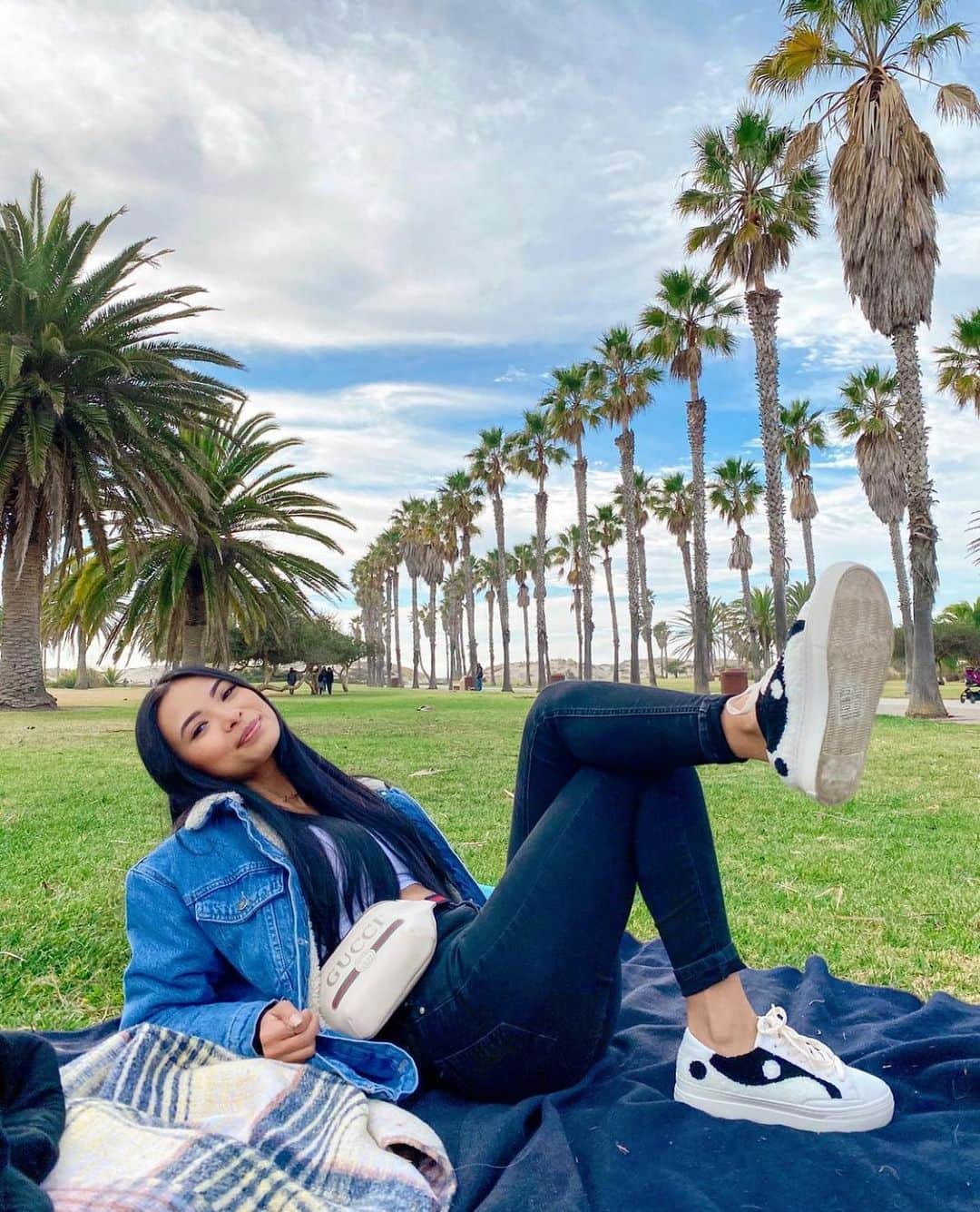 ソルドスのインスタグラム：「@arinbailey starting the week off on the right foot ✨🌴」