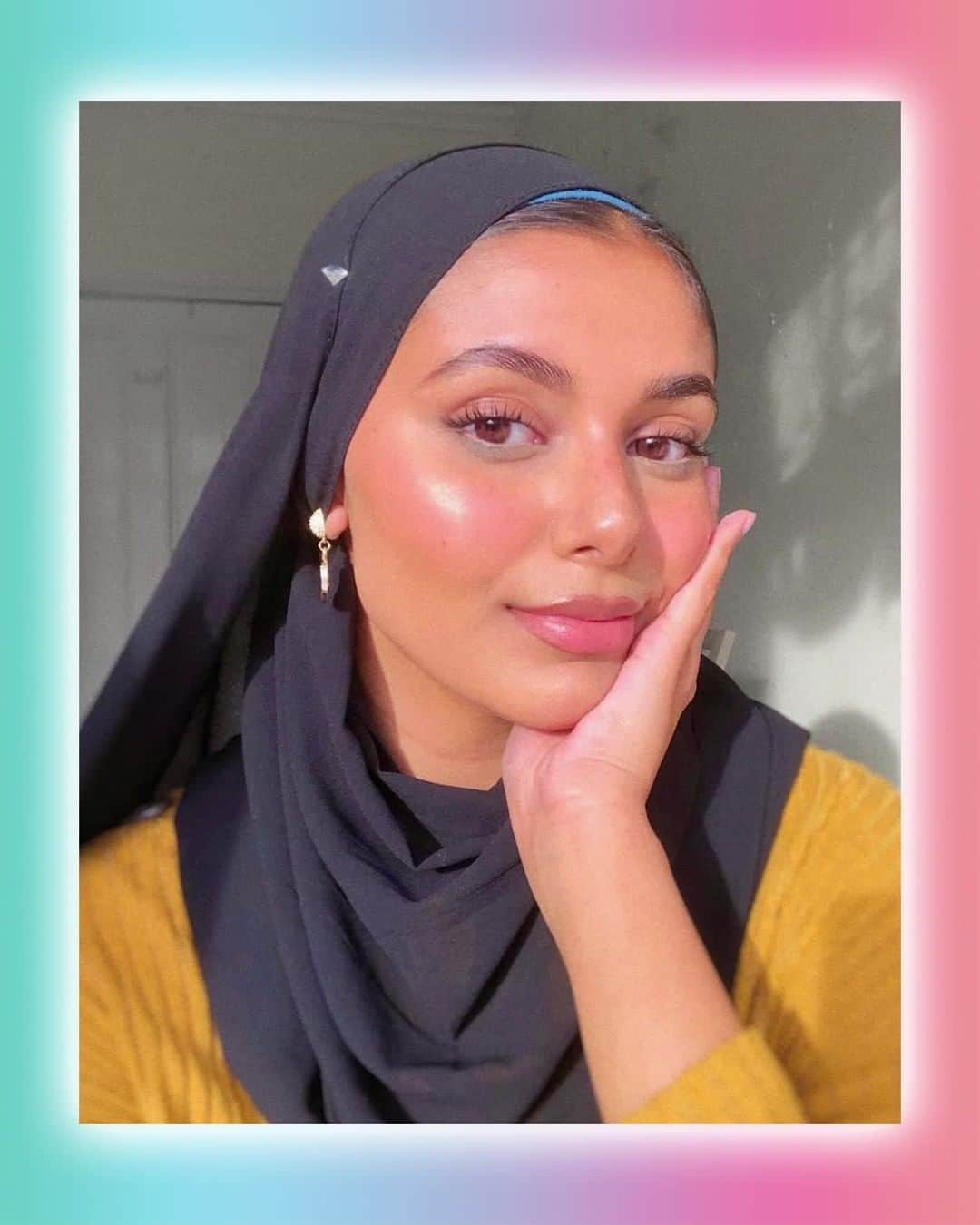 BECCAのインスタグラム：「We're taking a look at some of our favorite moments from the last year where you showed us how you #OwnYourLight. ✨   If you thought 2020 was big for BECCA, just wait until you see what we have in store for 2021.  @jonnyonthego wears Light Gleam Primer + Topper Liquid Eyeshadow @joyebenspiff wears the BECCA X Barbie Ferreira Face Palette @ShayRealBeauty wears Ultimate Coverage 24 Hour Foundation + the Prismatica Face Palette @iamwileonardallen wears the BECCA Zero No Pigment Collection @prettyspiffy1wears the BECCA Zero No Pigment Collection @sumayyah.islam wears Pressed Highlighter in Champagne Pop」