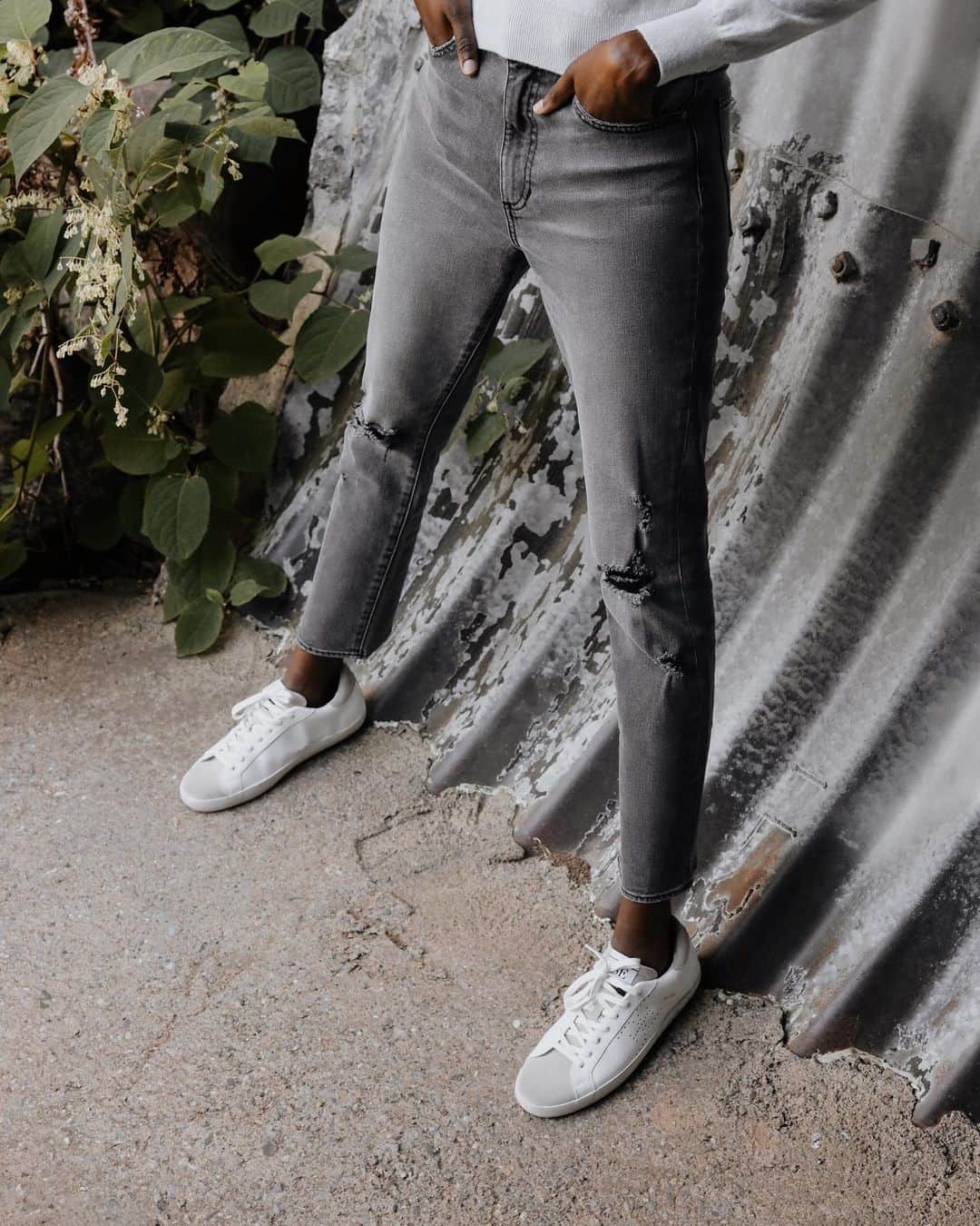 サムエデルマンのインスタグラム：「Comfort is key in the AUBRIE Tap to shop   #SamEdelman」