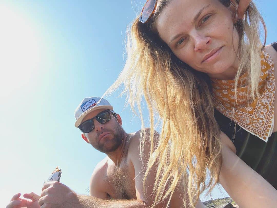 ブルックリン・デッカーのインスタグラム：「Mom and dad.」