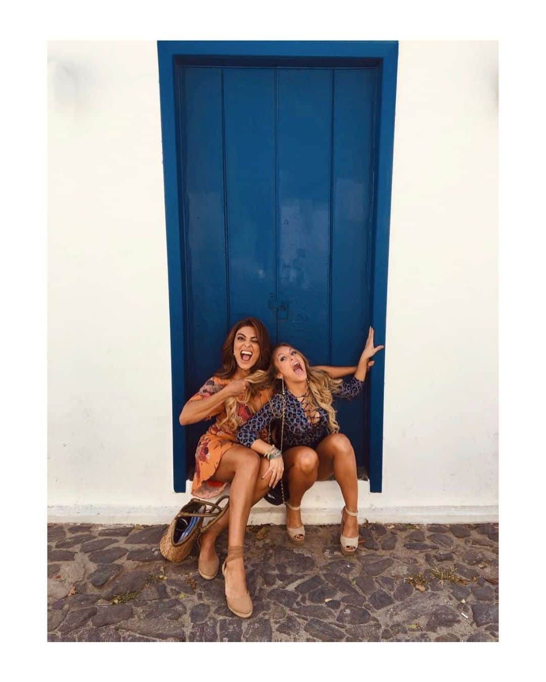 ジュリアナ・パエスのインスタグラム：「Na novela é guerra mas na vida é torcida! Boa sorte hoje @carladiaz!!! Boa sorte @fiuk Boa sorte a todos!!!!! Quem também tá ansioso pra estreia do @bbb???? Hahahaha」