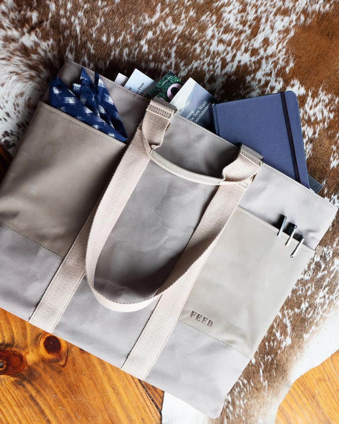 フィードプロジェクツさんのインスタグラム写真 - (フィードプロジェクツInstagram)「Whether WFH or commuting, we have a lot of “supplies” we like to tote around. The solution? The Supply Tote (thank us later)!!」1月26日 9時38分 - feed