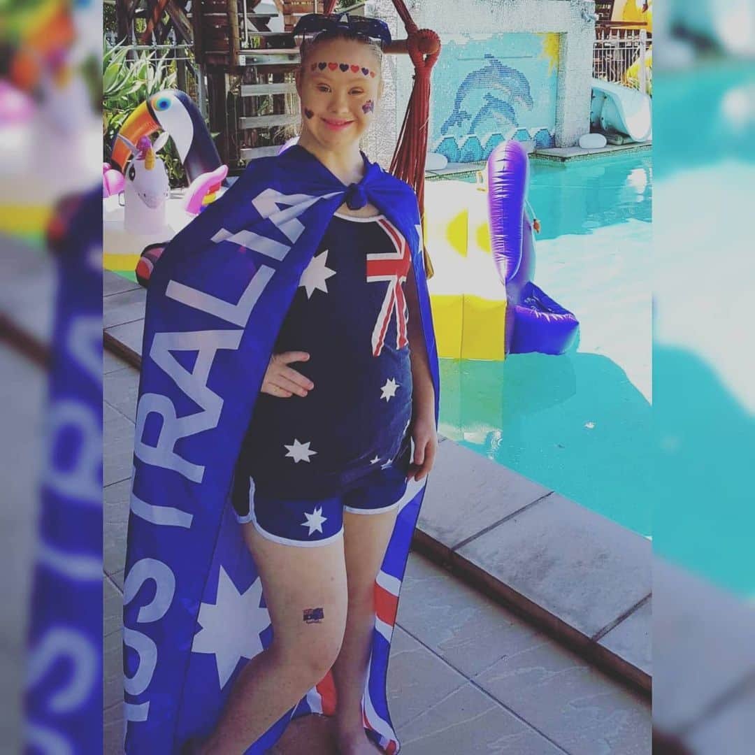 のインスタグラム：「Happy Australia Day to every person who loves Australia, may we all have a beautiful day. I love you all 💙🖤❤」