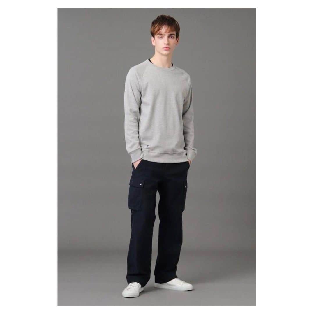 DRESSTERIOR_MEN_ドレステリアのインスタグラム：「【New Basic Item 】﻿ ﻿ ﻿ 人気の定番アイテム、フライスのラグランプルオーバーが素材をアップデートして登場。﻿ 形の綺麗なジャストフィット、縫い目のぼこつきが少ない肌当たりの良い仕様もポイントです。﻿ ﻿ オーセンティックなデザインで永年定番として使っていただける一着です。﻿ ﻿ ﻿ ﻿ フライスロングスリーブ﻿ 086-32010 ¥9,350(税込)﻿ ﻿ -------------------------------﻿  ﻿ ﻿ ﻿ #dressterior﻿ #dressterior_official﻿ #ドレステリア﻿ #dressteriorスウェット﻿ ﻿ ﻿ ﻿ ﻿ ﻿ ▪️dressteriorオフィシャルアカウント﻿ @dressterior_official﻿ ﻿ ▪️メンズ用アカウント﻿ @dressterior_men ﻿ ﻿ ▪️ショッププレスアカウント﻿ @dressterior_shoppress ﻿ ﻿ ▪️World Online Storeアカウント﻿ @world_onlinestore」