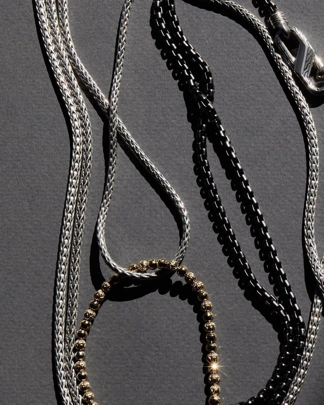 ジョン ハーディーのインスタグラム：「Metals of honor, for a stronger future. 100% reclaimed and crafted sustainably since 1975–learn more at the link in bio.  #JohnHardy」