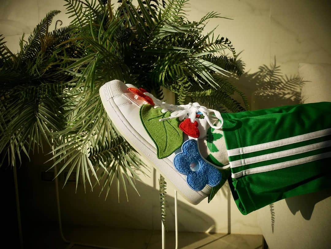 Araya Alberta Hargateのインスタグラム：「#adidasThailand #Melting Sadness Bee @adidasThailand #adidasOriginals」