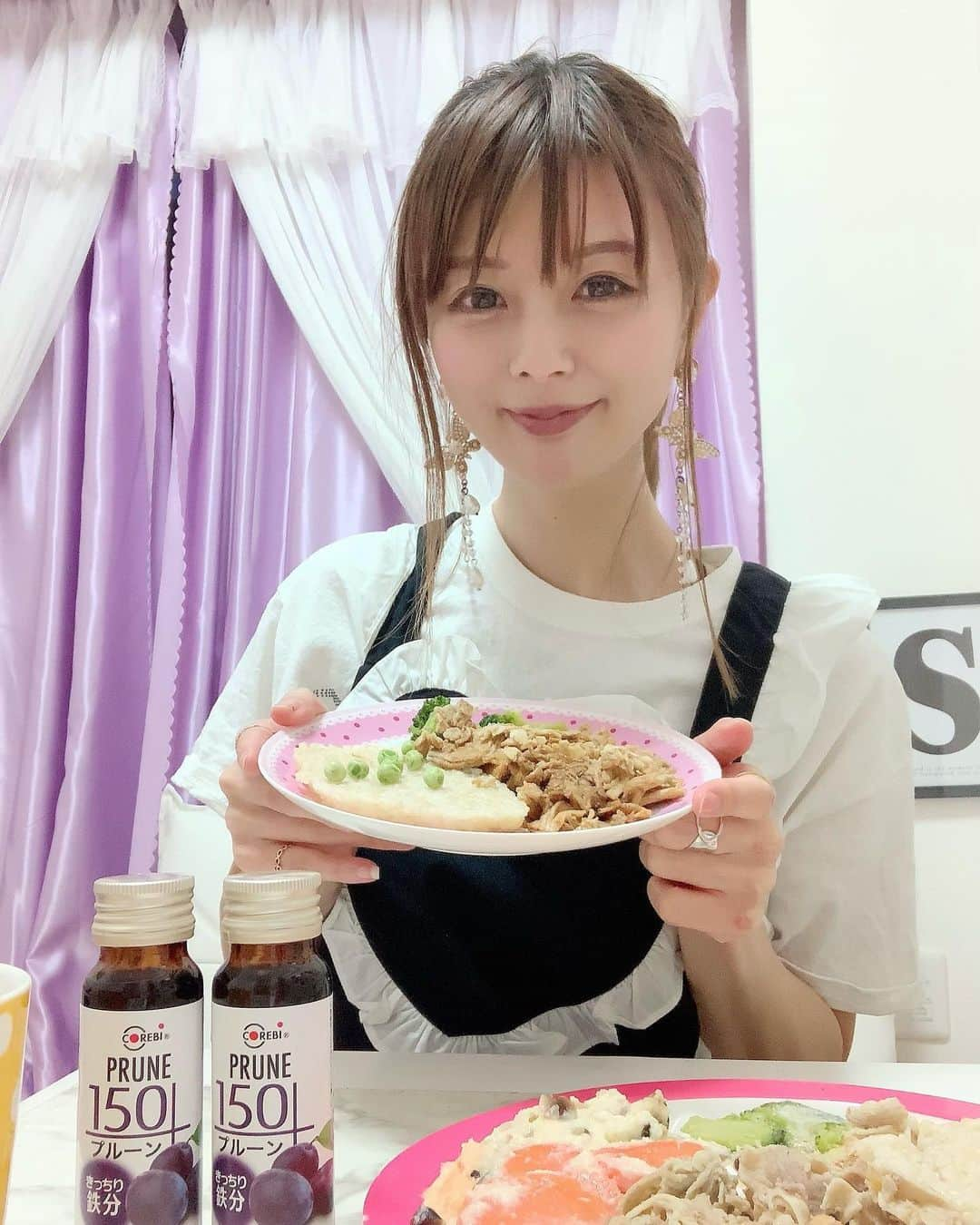 satomiさんのインスタグラム写真 - (satomiInstagram)「🍽🍱🍙ご飯🍱🍙🍽 ・ 私の食事に欠かせないのが （@style_deli ) 🍱毎日食べてます！！ ・ パーソナルトレーナー×管理栄養士監修の高タンパク・低カロリー・低脂質・低糖質のご飯が食べれるの！ ・ それに砂糖不使用、無添加、保存料を使ってないし一食分ごと別れてるから食べ過ぎ防止にもなるの！ ・ そしてご飯と一緒に飲んでるのが（@corebi_official )🥤 ダイエットしてると便秘がちになるのでプルーン150を毎朝飲んでるよ💕 鉄分も補えるし濃厚だから満腹感もすごい💕 ． ． #スタイルデリ #低糖質  #高タンパク #低カロリー #食べて痩せる #ダイエット #糖質制限 #低糖質弁当  #diet #プルーン150 #高濃度 #コレビ #corebi #時短レシピ #styledeli #トレーニー飯 #食事制限 #食事管理 #ダイエットフード #パーソナルトレーナー #ダイエット飯 #便秘解消  #腸活  #腸活ダイエット」1月26日 10時25分 - saatoomii47