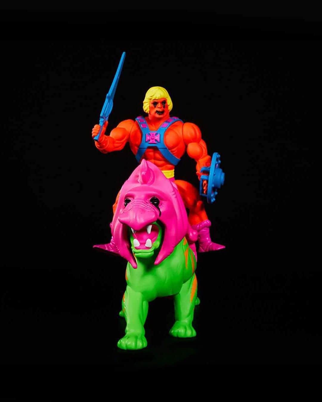 HYPEBEASTさんのインスタグラム写真 - (HYPEBEASTInstagram)「#hypeAF: @madsaki and @mattel have joined forces for a 'Masters of the Universe' collaboration. For the presentation, the Japanese artist not only pays homage to the television show, but also its popular toy line, comic book covers and action figure packaging across his vivid compositions and three-dimensional works. Altogether the exhibition celebrates MADSAKI’S obsession with 'Masters of the Universe,' which started when he moved to the U.S. from Japan as a kid and learned how to speak English and connect to American culture through the original show. All items will release on January 29 via Mattel Creations.⁠ Photo: Mattel」1月26日 10時32分 - hypebeast