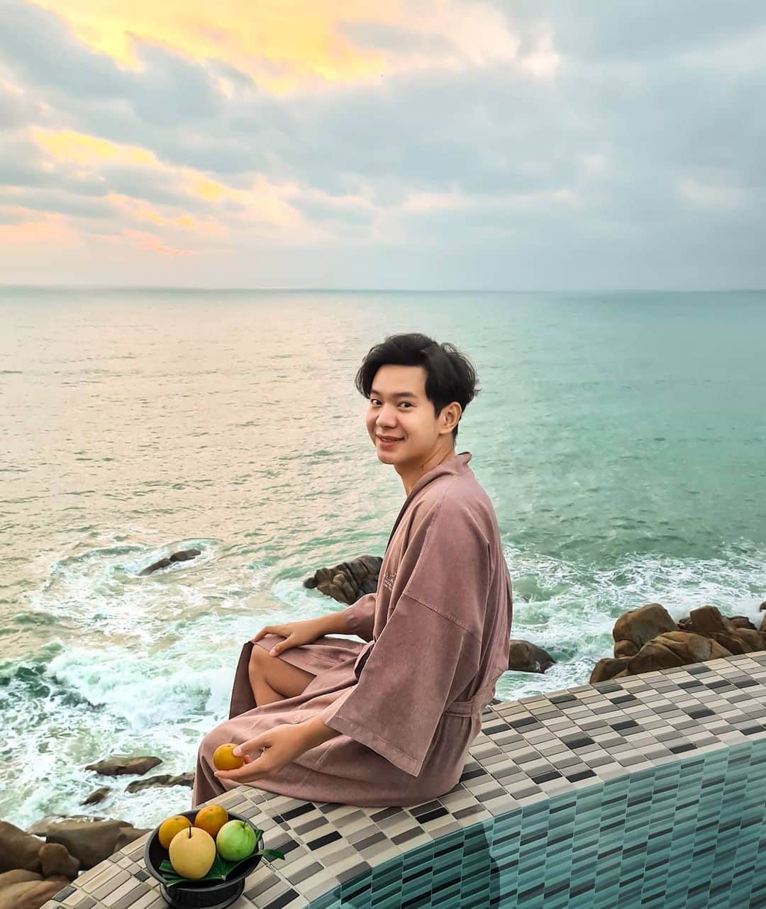 アイス・サランユーのインスタグラム：「“The secret to a good morning is to watch the sunrise with an open heart.” ~ Anthony T. Hincks @silavadeeresort  #silavadee  #silavadeepoolsparesort  #icesarunyu  #Samui」