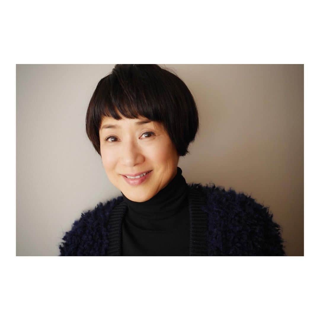 黒田知永子さんのインスタグラム写真 黒田知永子instagram ヘアスタイル 私は毛量も多い癖っ毛で パーマもかけていません 若い頃 長くしていた時はブローするのが本当に 大変でした ショートにして今は簡単 髪質に合っているのだと思います 前髪