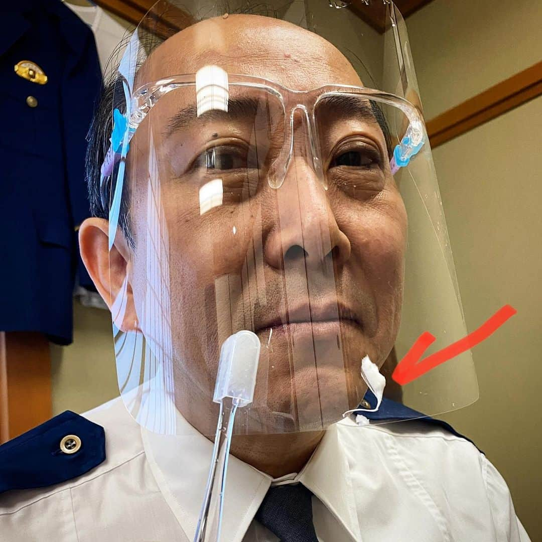 山中崇史さんのインスタグラム写真 - (山中崇史Instagram)「#相棒 #小野了  #フェイスシールド  #歯磨き粉  #失敗」1月26日 10時41分 - yamanaka_takac