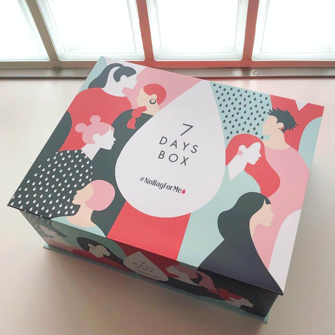 岡田育さんのインスタグラム写真 - (岡田育Instagram)「7 DAYS BOX, a selected gem box of Japanese femtech for period health. My friend works for this project and asked me what would be brought into the gift box if I’d been a curator. My choice would be a warm sweatshirt designed by Ai Miyoshi @ai_miyoshi with the illustration titled “When My Stomach Aches”. #aimiyoshi #7daysbox #girlsempowerment #femtech #periodhealth . 🌜🎁👩‍👧‍👧💝🌛 . ピリオドパンツの品評あれこれ書いてたら #nobagforme プロジェクト関係者から「7 DAYS BOX」試供品いただきまして（※公募プレゼント企画は昨秋に終了）、もし私だったら何入れるかなと考えてたんですが、大好きな #三好愛 さんの「おなかいたいとき」スウェットだな〜、と結論しました。着るとぬくぬく包み込まれます。ネットで買えるよ！（リンク貼れないもどかしさ） . #全日本デコ出し連合 #これPRなのかな」1月26日 10時42分 - okadaic
