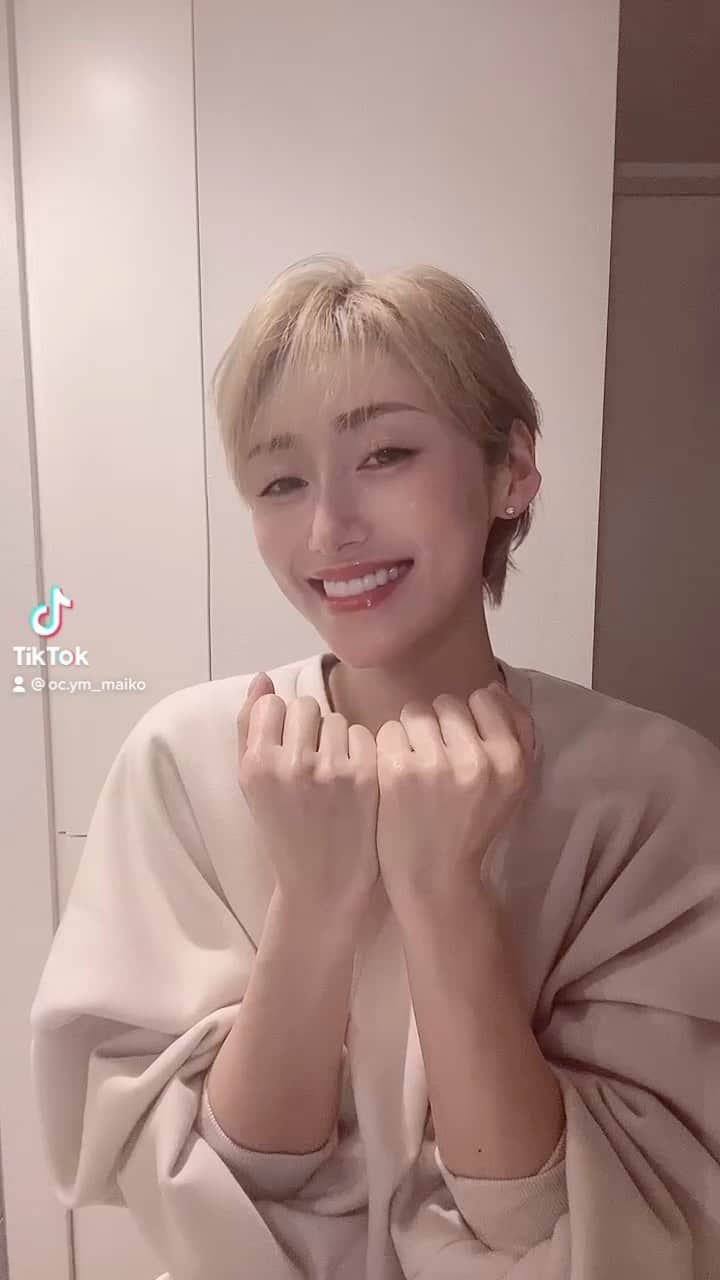 のインスタグラム：「おはようでやんす😚#全頭ブリーチ #ハイトーンカラー #ハイトーンショート」