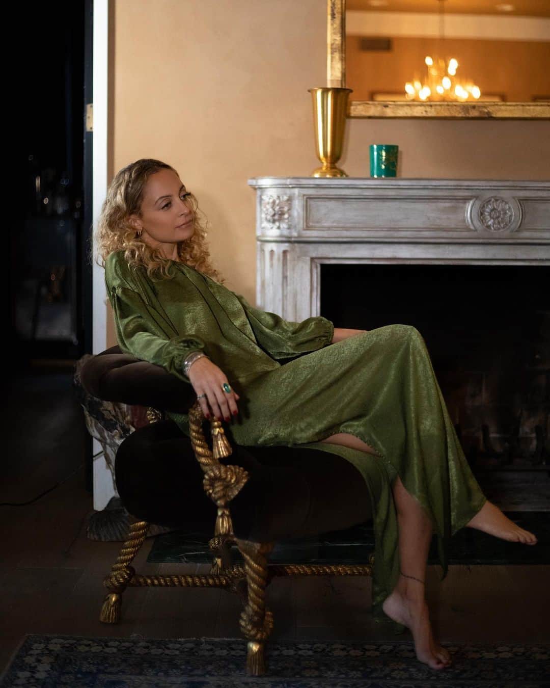 ウィンターケイトのインスタグラム：「The Roslyn Dress ✨🐍」