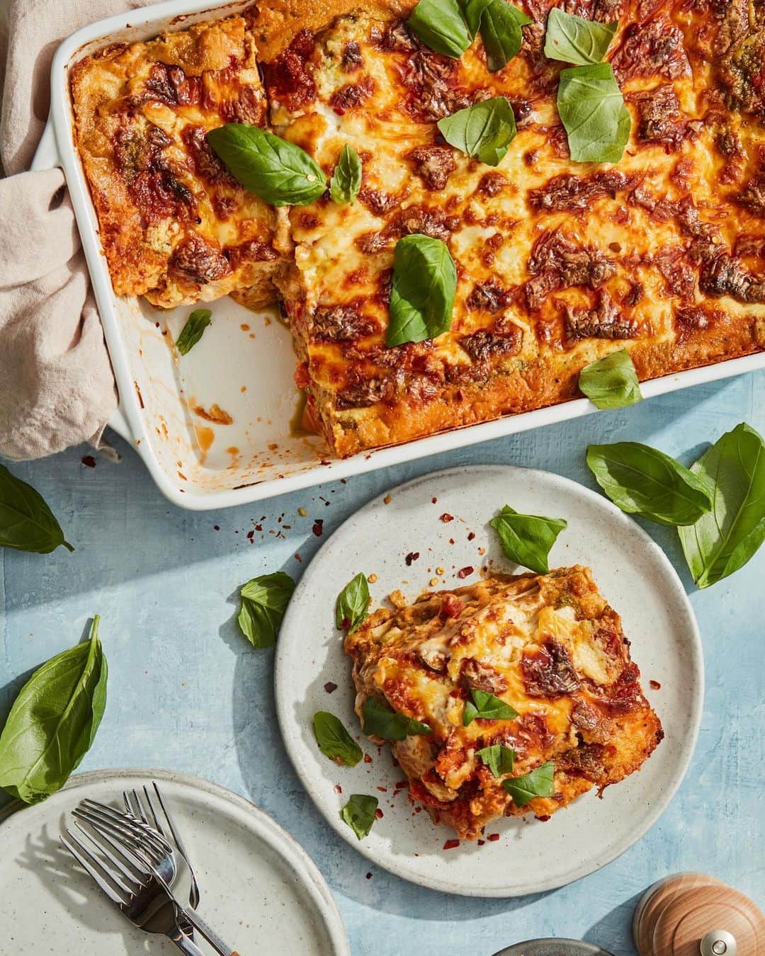 Gaby Dalkinのインスタグラム：「Guys!! We dialed in the best Vegetable Lasagna EVER! There’s basil vinaigrette, a Parmesan béchamel sauce, ALL THE VEGGIES, and EVEN MORE CHEESE!! It needs to be on your to-do list ASAP!  https://whatsgabycooking.com/roasted-vegetable-lasagna/」