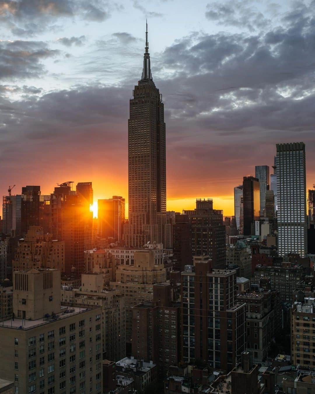 Empire State Buildingのインスタグラム：「Follow us for stunning pics of New York City! @empirestatebldg⁠ ⠀⠀⠀⠀⠀⠀⠀⠀⠀⁠ 📷: @newyork_eyes #EmpireStateBuilding」