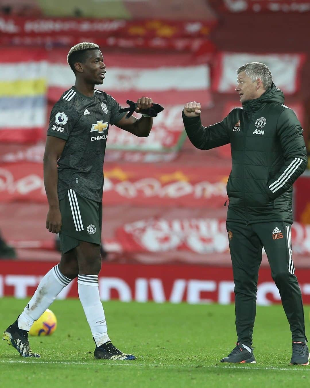 マンチェスター・ユナイテッドさんのインスタグラム写真 - (マンチェスター・ユナイテッドInstagram)「We good 🤜🤛 #MUFC #Pogba」1月26日 11時01分 - manchesterunited