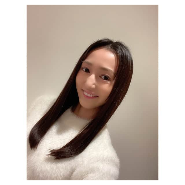 早乙女わかばさんのインスタグラム写真 - (早乙女わかばInstagram)「.﻿ つるんつるん💇🏻‍♀️﻿ ﻿ 最近髪が伸びたと驚かれる事が多い。﻿ ﻿ 確かにーーーー！！！﻿ めっちゃ伸びました！！﻿ ﻿ バッサリショートからもうすぐ３年﻿ 伸ばし続けたらここまで伸びました😳﻿ ﻿ やっぱり10年ロングだとロングの方が楽〜🤣﻿ ﻿ 現役中の長さに到達まではあと3、4㎝❗️﻿ 在団中はお団子の大きさを小さくするために髪の量を減らして伸ばしていましたが、今はすかないで重めに伸ばし中✨﻿ ﻿ 前髪ありが本当はいいのですが、顔まわりがチクチクするのでいつも断念して伸ばしてしまう😅﻿ ﻿ 今は前髪も伸ばしてますが、、﻿ 多分また挑戦して切る事でしょう（笑）﻿ ﻿ #目指せ美髪﻿ #月に一度﻿ #ヘアメンテナンス」1月26日 16時34分 - s_wakaba.94