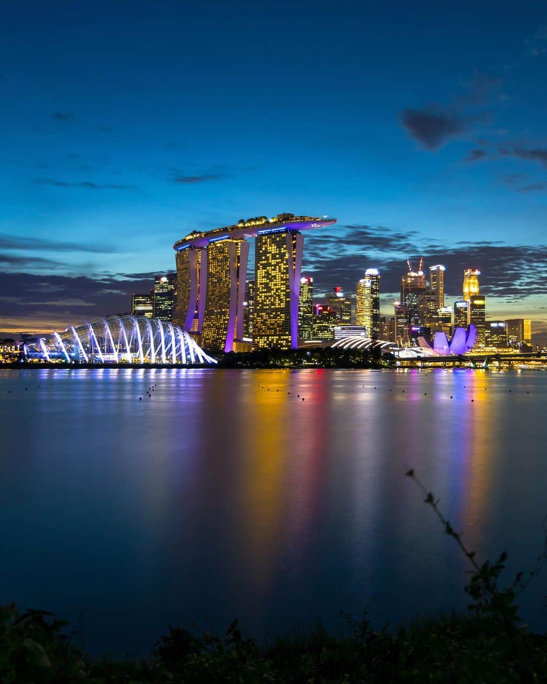 Canon Asiaのインスタグラム：「Caught the Golden Hour and planning to pack up right after? Don't! Stay for the equally mesmerising Blue Hour 🌃⁣ .⁣ As the setting will darken during the Blue Hour, it’s a good chance to compose a cool-toned shot with light elements to create contrast against the backdrop. ⁣ .⁣ Gerard’s initial plan to get a water reflection shot fell through due to the heavy winds and moving water, but he persevered and ended up with this long-exposure light reflection shot. Just a reminder that even though things might not always go to plan during a shoot - there’s always something good that you can make out of it!⁣ .⁣ 📷 Image by @gerardtx_ on using the Canon EOS R6 • EF24-105mm f/4L IS USM • f/4 • 30s • ISO 800 • 24mm⁣ .⁣ Got a stunning shot you're proud of? Tag them with #canonasia or submit them on My Canon Story, link in bio!⁣ .⁣ #canonasia #photography #explore #landscape #nightscape #nightphotography #lowlight #bluehour #reflection #sky #light #longexposure #composition #canon #lens #inspiration #subject」