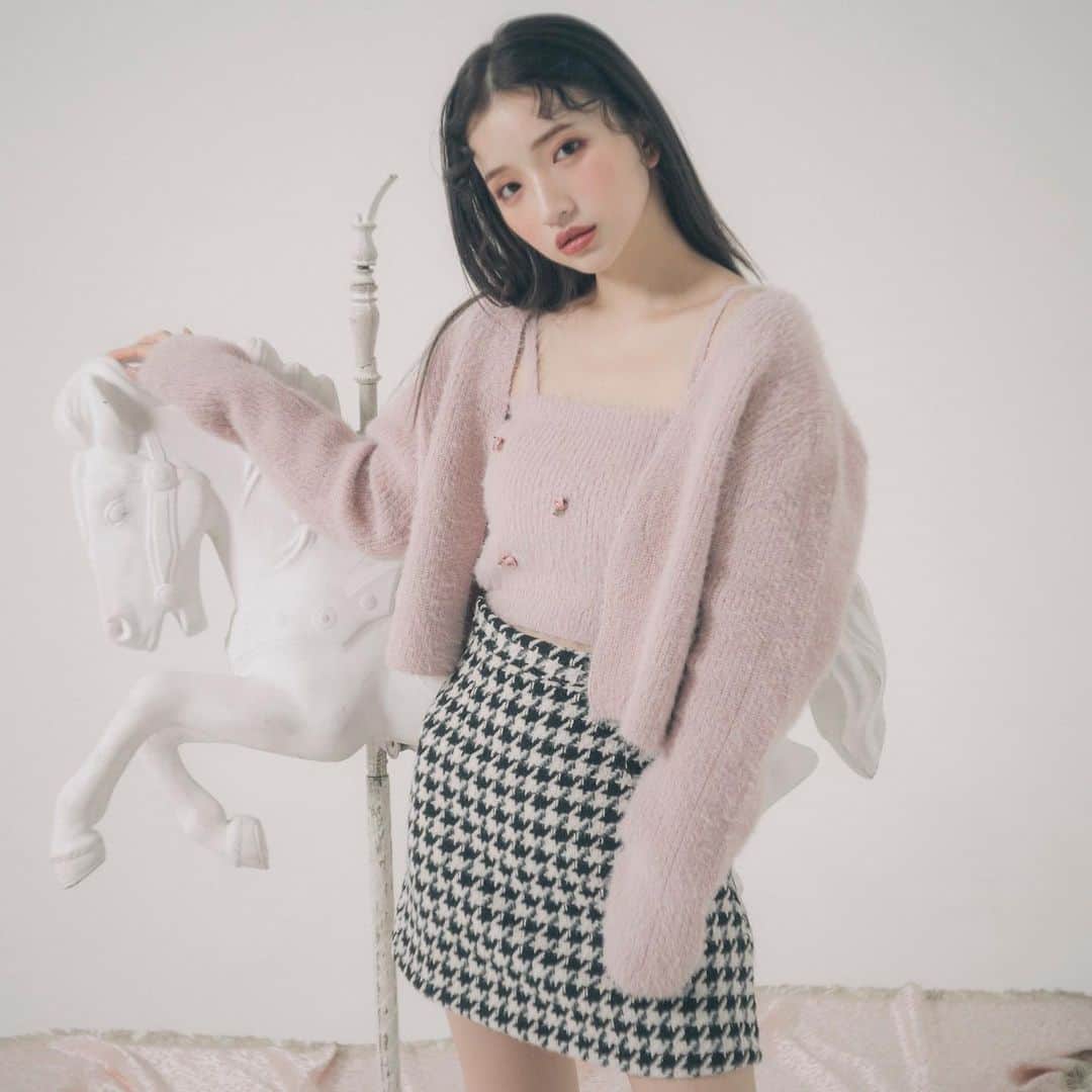 AYA YAGISHITAのインスタグラム：「@andlottie_official  𝟚𝟘𝟚𝟙 𝕤𝕡𝕣𝕚𝕟𝕘 𝕔𝕠𝕝𝕝𝕖𝕔𝕥𝕚𝕠𝕟 "𝕞𝕪 𝕣𝕠𝕞𝕒𝕟𝕥𝕚𝕔" . . . styling&propさせて頂いてます🎠 LUMINE ESTにて開催してるPOPUP SHOPの内装もお手伝いしてます。 新宿に行った際には是非お立ち寄りください〜☺️」