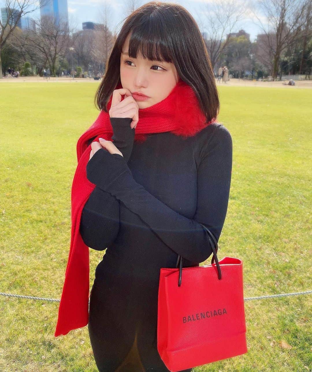 みもれもんさんのインスタグラム写真 - (みもれもんInstagram)「・ ・ おはよう〜☀🍋 この黒いタイトワンピ好評で嬉しい😆💓 今日はカシウェアに新しい ブランケットを買いに行くよ〜♡ ・ ・  #みもれもん #インスタグラビア #カメラ #ショートヘア #ボブ #粉我 #泳衣 #性感 #内衣 #Japan #日本女孩 #fashion #balenciaga」1月26日 11時46分 - mimore_mon0929