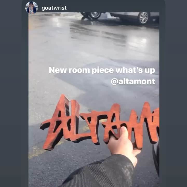 オルタモントのインスタグラム：「Who wants one of these @altamont sculptures for their room too?! Tag someone who needs this 🙋‍♂️🔥 #Altamont #CutFromADifferentCloth #DefineYourDecade 📹 @goatwrist」