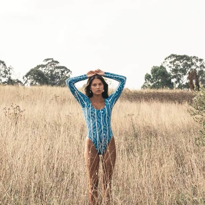 Vogue Australiaさんのインスタグラム写真 - (Vogue AustraliaInstagram)「While today is a much-needed opportunity to amplify and support Indigenous voices, there are lots of ways we can continue to champion those voices in all the days beyond the 26th. Buying from and supporting Indigenous fashion labels—like @liandraswim, seen here—is one such way, that not only extends the label's reach and growth, but oftentimes helps support the individual and unique textile and print techniques mastered by Indigenous communities across Australia. At the link in bio, 13 incredible Indigenous fashion designers and creatives to know (and love) now⁣. ⁣ 📷 @liandraswim」1月26日 12時00分 - vogueaustralia