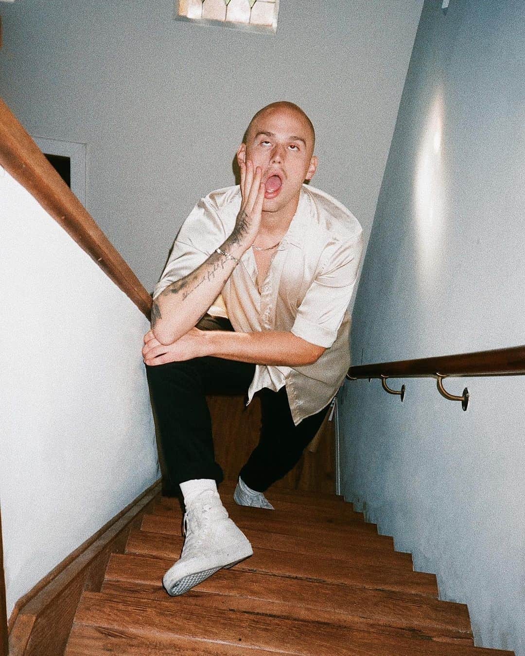 ブランドン・シェイアのインスタグラム：「Trying to keep up with the 162571 social media outlets there are now... anyone else relate?」
