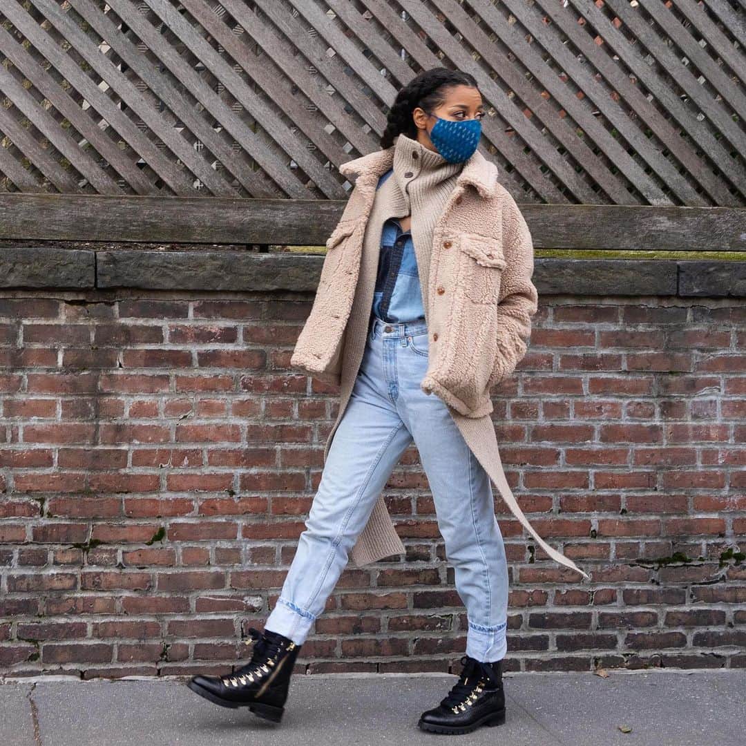 のインスタグラム：「this killer image of @nasimiyu____  wearing a mask deisgned by on of my incredibly talented girlfriends @sheelamadhanidesign made me smile not just because I love the image but because it’s a beautiful reminder of women supporting women. so proud of @sheelamadhanidesign and so honored to share your work. nice kicks 😜📷 @attisattisattis #forwomenwhomeanbusiness #womensupportingwomen #womenwhomeanbusiness #womensoxfords」