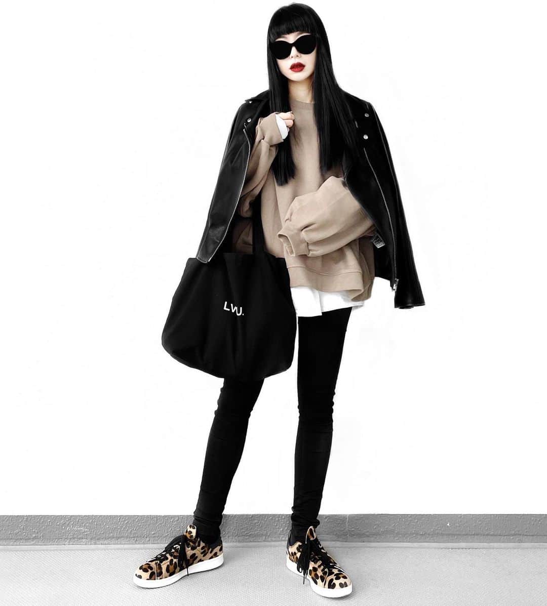 lve_xxxxのインスタグラム：「.﻿ .﻿ 何年も前に買った﻿ @zara のｽｳｪｯﾄはﾎﾞﾛﾎﾞﾛなるまで﻿ 絶対に着ると思う位にお気に入り🤎﻿ ﻿ 今年…ほんとに私寒くなくて﻿ なんらなら暑くてﾗｲﾀﾞｰｽでいけそう😅﻿ ﻿ なんでこんなに⁈って思ったら﻿ 持病の影響でした。﻿ ﻿ 原因わかってよかった😌﻿ 改善するよーに努めてｺｰﾄやﾀﾞｳﾝ着たいわ笑﻿ ﻿ ﻿ －－－－－－－－－－－－－－－－－－﻿ ﻿ その他ｺｰﾃﾞｱｲﾃﾑ詳細は﻿ WEARをご覧くださいませ。﻿ ﻿ WEAR ： lvexxxx ﻿ 💻 https://wear.jp/sp/lvexxxx/﻿ ﻿ －－－－－－－－－－－－－－－－－－﻿ ﻿」