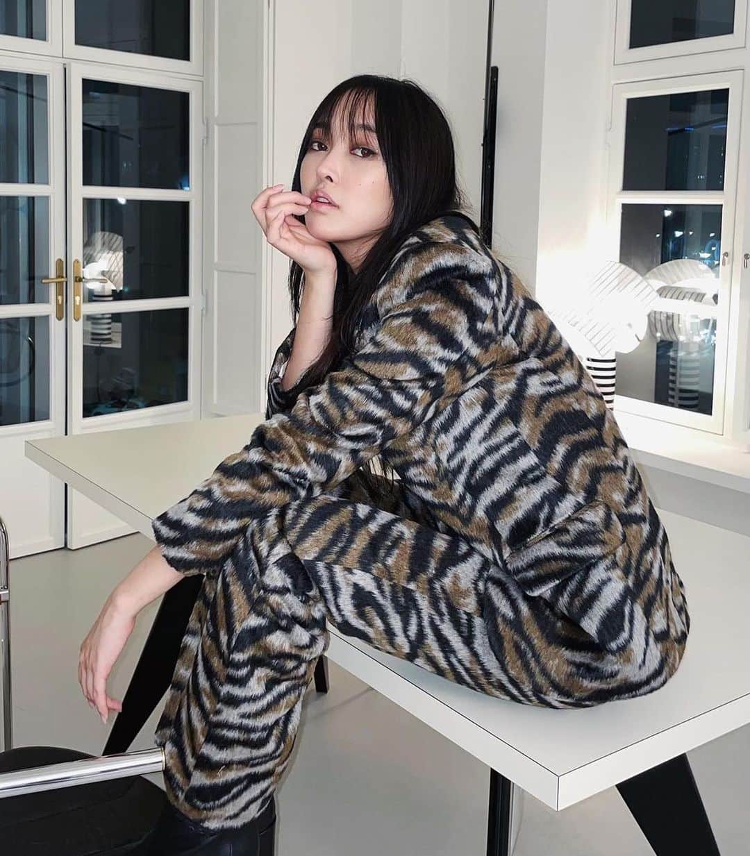 I.T IS INSPIRATIONさんのインスタグラム写真 - (I.T IS INSPIRATIONInstagram)「Be the wild and free ZADIG girl. - Korean visual director / stylist @notyourjojo looks 🔥 in @zadigetvoltaire head-to-toe. The tiger print blazer and pants have made a strong statement.   Shop them in store and online today. - #ITHK #ITisInspiration #zadigetvoltaire #zv #zadiggirl」1月26日 12時13分 - ithk
