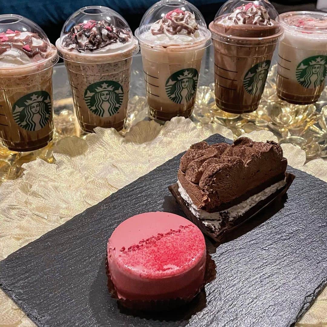 中西香菜のインスタグラム：「﻿ ﻿ ﻿ ﻿ ・﻿ ♡﻿ ・﻿ スタバの新作﻿ メルティ生チョコレートフラペチーノ﻿ のカスタムをYouTubeチャンネルでやりました🥺﻿ ・﻿ 【なかにしはうす】みてねーっ🥰🥰﻿ ・﻿ ♡﻿ ・﻿ ♡﻿ ﻿ ﻿ ﻿ ﻿ #starbucks  #スターバックス﻿ #スタバ﻿ #スタバ新作﻿ #チョコレート﻿ #スタバカスタム﻿ #メルティ生チョコレートフラペチーノ  #ルビーチョコレート #スイーツ好きな人と繋がりたい  #スイーツ #チョコレートケーキ #食べスタグラム  #中西香菜﻿」