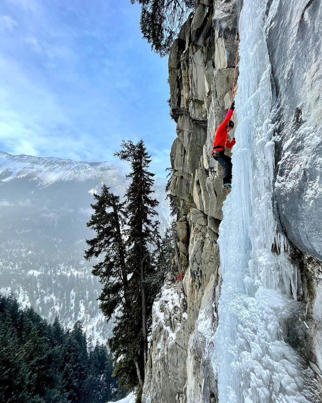 のインスタグラム：「Played with pointy things while wearing a billion layers. Pretty solid weekend all around, thanks @sameastmaen and @jj_mah!   I am grateful to have been a guest on the unceded ancestral territories of the Lil’wat and St’at’imc Nations.   @arcteryx @scarpana @canfund」
