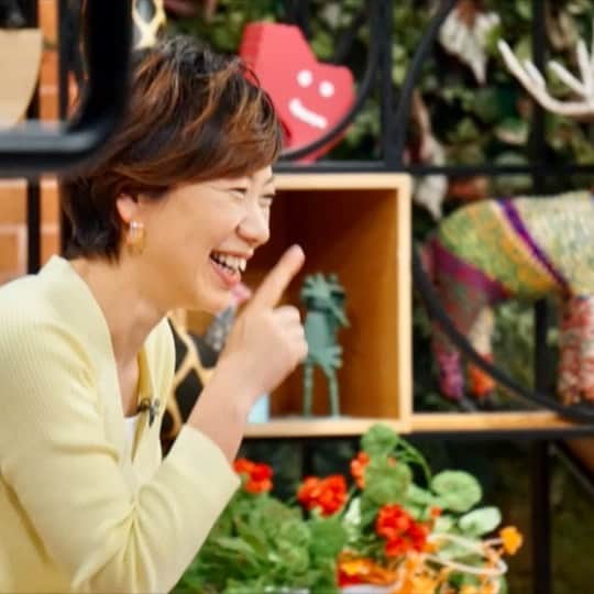 小谷あゆみのインスタグラム：「最終回の再放送ってなんだよｗってツッコミ覚悟して ほんとに最後のおしまいなのでしつこく告知～ まもなく１３：０５から！ リモートワークの皆さん～Ｅテレつけてね。 ハートネットＴＶ介護百人一首（最終回の１つ前） きょうご紹介するのは、 「一つだけ食べてみたいという母に医者に内緒の梅干しひとつ」福島の女性（６８） 　↑↑↑ わかる～って感じありますよねー。 医療行為という正しさよりも、時に効くのが家族の介護かもしれません。 司会：毒蝮三太夫，小谷あゆみ ゲストは万葉学者の奈良大学　上野誠先生～ あかるくおもしろい話が多いので見てね！ありがとー！」