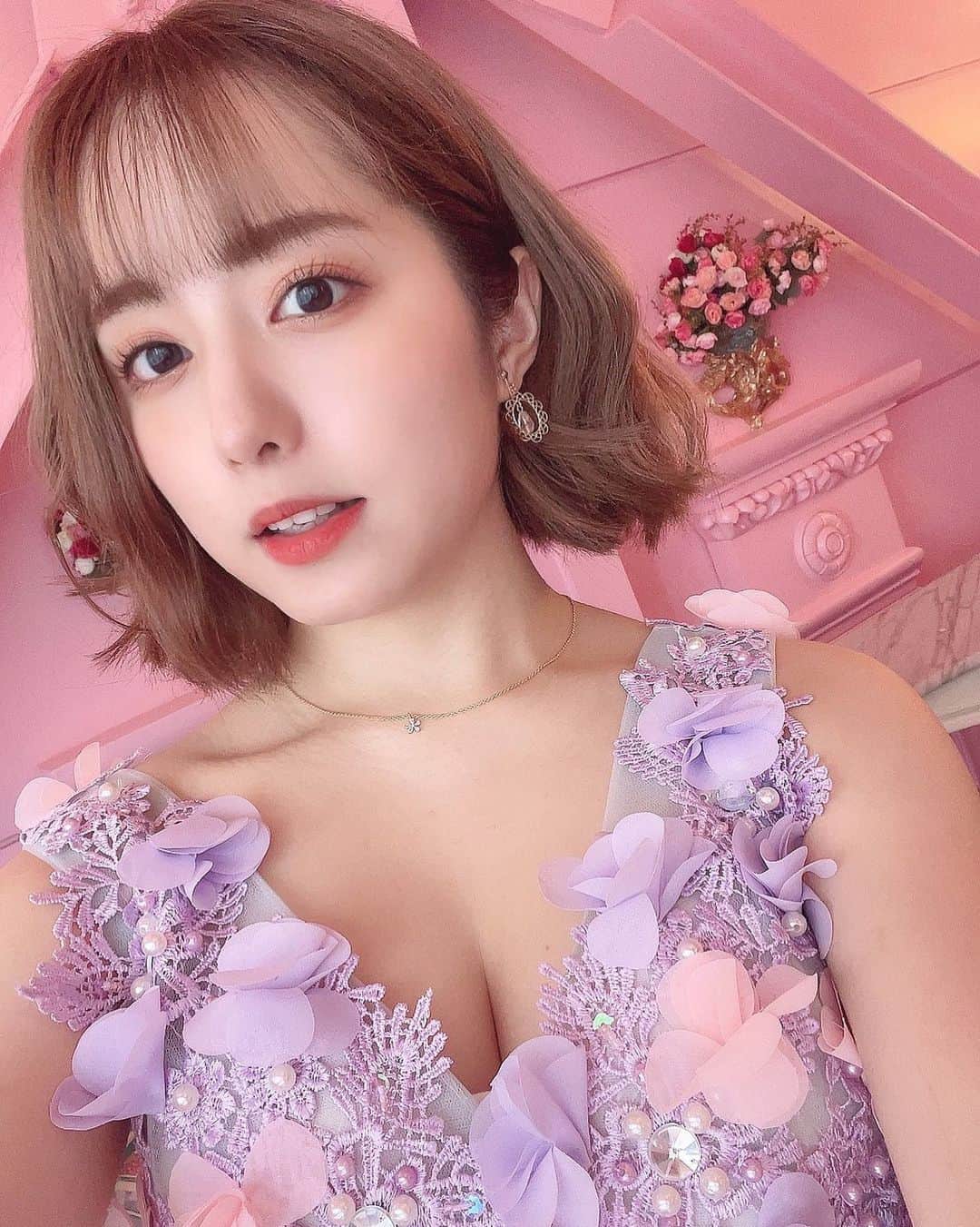 前田美里のインスタグラム：「🏰💗 . 次回撮影会は 31日(日)振袖撮影会です。👘 . https://www.smooth-tokyo.jp/schedule/detail/2021-01-31_7.html  #写ルンです などの使い捨てカメラも可能📷  個人撮影会なのでまったりお話ししながら撮影出来ます♪ . #撮影会 #モデル #ドレス #フラワードレス  #ショート #make #イエベ #自撮り #ファインダー越しの私の世界 #被写体 #写真好きな人と繋がりたい  #おうち時間 #stayhome #写真 #ヲタク #櫻坂46 #欅坂46 #日向坂46 #フォロー #フォロワー募集中  #japanesegirl #follow #followme #좋아요 #팔로우미 #팔로미 #오오티디 #gravure #flower」