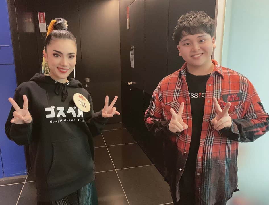 のインスタグラム：「TiAイチオシ！聴いていて涙が流れるその歌声は、神様からの賜物だと思います。以前から、その歌声が大好きだった小豆澤英輝くんに出会えました。　小豆澤くんの歌声、本当に素晴らしいです！！聴いてみてください。　@aikiazukizawa   そして、小さな体からなんて正確尚且つパワフルに歌われる方なのだろう齋藤玲奈さんと★ パチり😊@renasaitomusic   #カラオケバトル　#カラバト　#小豆澤英輝 #齊藤伶奈　#singing #theカラオケバトル」