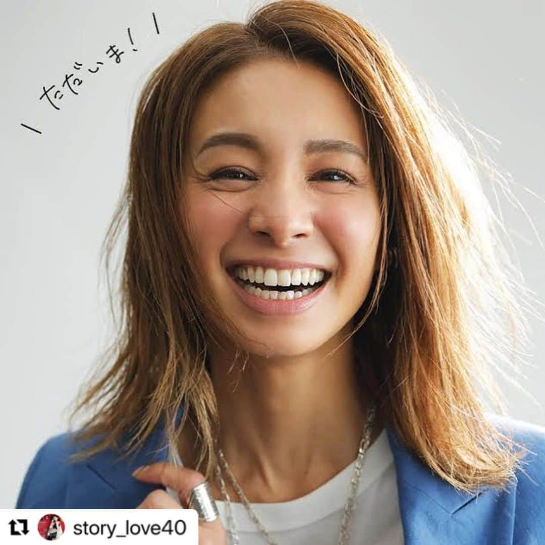 稲沢朋子さんのインスタグラム写真 - (稲沢朋子Instagram)「ただいま〜☺️ BIG SMILE ☺️ BIG CHALLENGE✨  Webなのでリアルに届くご意見ご感想や、質問！こんな事してほしいなど皆さまのお言葉も伺いたいな〜と思います👌☺️  娘も就職し年子の息子もあと1年で学生生活も終わります！就活真っ只中💧 コロナで落ち着かない日々が続いていますが 皆さまにBIG SMILE ☺️をお届けしたい！ 小さなhappy❤️を一緒に沢山感じでいただけたらと思っています  #Repost @story_love40 with @make_repost ・・・ . 昨日お知らせしました イナトモのSTORYwebの オリジナルコンテンツ 「稲沢朋子さん46歳、そろそろ卒母、 第二の人生始めます！」が 公開されました✨✨ ぜひSTORYwebをご覧ください🌈  https://storyweb.jp/  撮影／曽根将樹（Peace Monkey） スタイリスト／竹村はま子 ヘアメイク／森ユキオ（ROI） 取材／鍋嶋まどか #storyweb #storymag #稲沢朋子 #イナトモ #イナトモWEB #卒母 #第二の人生 #bigsmile  #bigchallenge #40代 #40代コーデ #40代ファッション #アラフォーコーデ #アラフォーファッション #アラフォーママ #46歳」1月26日 13時19分 - ina_tomo