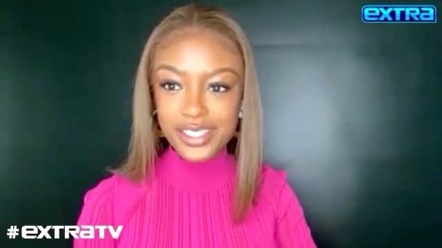 のインスタグラム：「#JaviciaLeslie is trailblazing as the first Black and LGBTQ+ #Batwoman! She spoke to @chesliekryst for #ExtraTV wearing #HerveLeger.」