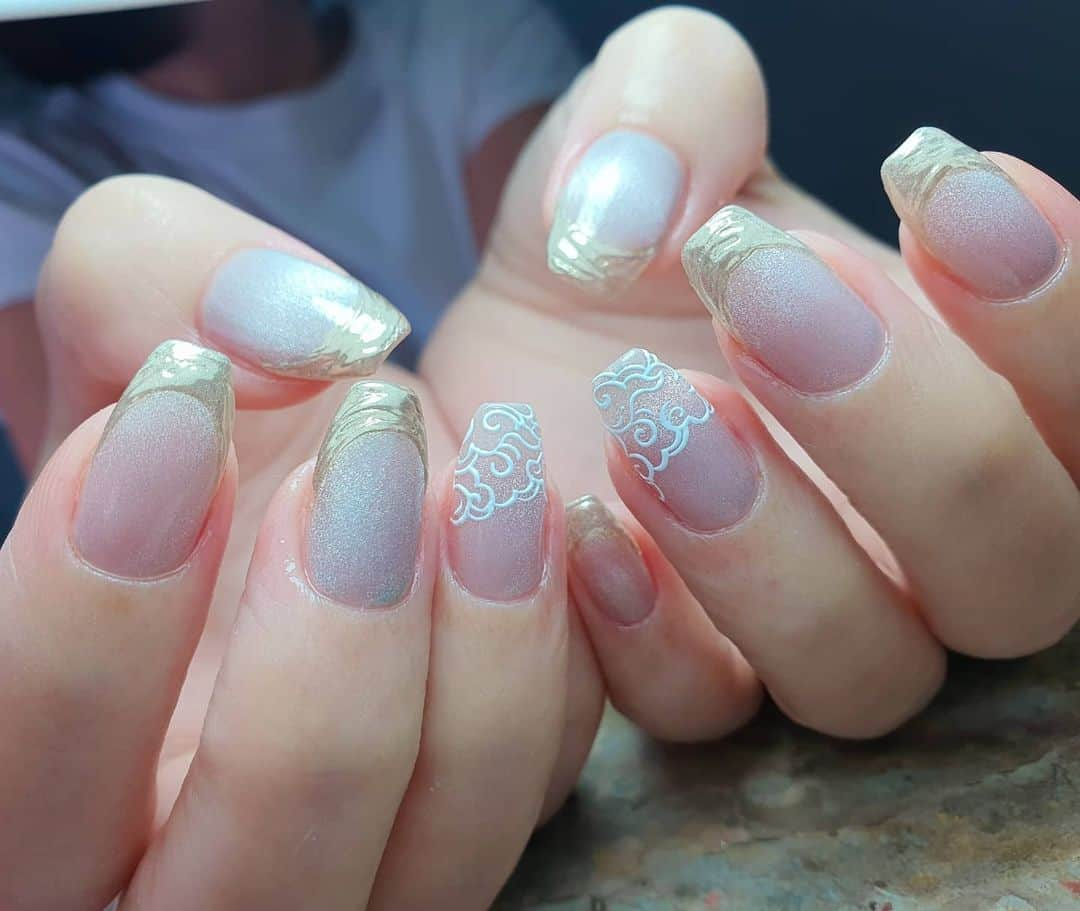 Yingさんのインスタグラム写真 - (YingInstagram)「I used PREGEL Tulle Grege and added crystal cat eye effect. Embossed Japanese clouds done with PREGEL Art Liner gel in White. Items can be purchased at @nailwonderlandsg 🤗 . Design adapted from @itohanako  . 🛒 www.nailwonderland.com⁣⁣ 📍20A Penhas Road, Singapore 208184⁣⁣ (5 minutes walk from Lavender MRT)⁣⁣ .  I am currently only able to take bookings from my existing pool of customers. If I have slots available for new customers, I will post them on my IG stories. Thank you to everyone who likes my work 🙏 if you need your nails done, please consider booking other artists at @thenailartelier instead ❤  #ネイルデザイン  #ネイルアート #ネイル #ジェルネイル #nailart #네일아트 #pregel #プリジェル #nails #gelnails #sgnails」1月26日 13時28分 - nailartexpress