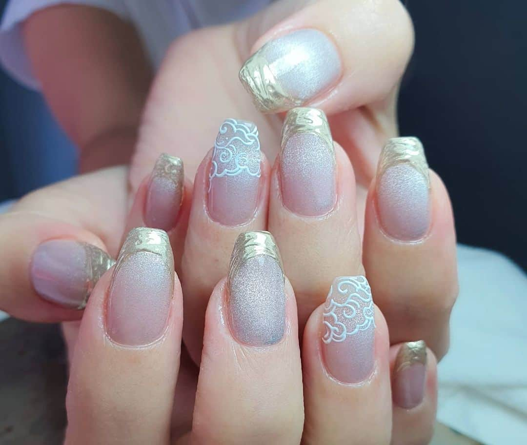 Yingさんのインスタグラム写真 - (YingInstagram)「I used PREGEL Tulle Grege and added crystal cat eye effect. Embossed Japanese clouds done with PREGEL Art Liner gel in White. Items can be purchased at @nailwonderlandsg 🤗 . Design adapted from @itohanako  . 🛒 www.nailwonderland.com⁣⁣ 📍20A Penhas Road, Singapore 208184⁣⁣ (5 minutes walk from Lavender MRT)⁣⁣ .  I am currently only able to take bookings from my existing pool of customers. If I have slots available for new customers, I will post them on my IG stories. Thank you to everyone who likes my work 🙏 if you need your nails done, please consider booking other artists at @thenailartelier instead ❤  #ネイルデザイン  #ネイルアート #ネイル #ジェルネイル #nailart #네일아트 #pregel #プリジェル #nails #gelnails #sgnails」1月26日 13時28分 - nailartexpress