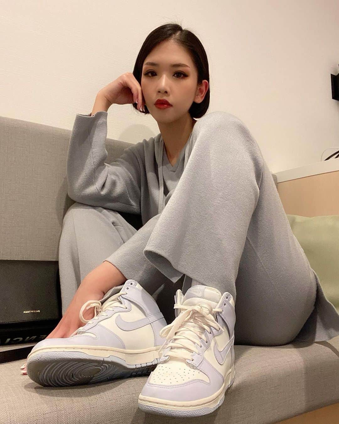Yukkyのインスタグラム：「new ✓ . . . . . #burlesquetokyo#showgirl#showdancer#dancer#japanesegirl#girl#instalike#instafashion#instadaily#lfl#fff#nikedunk#nikedunkhigh#kicks#mood#anime#hiphop#trap#tokyo#2021#バーレスク東京#ダンサー#黒髪ボブ#ショートヘア#セットアップコーデ#ナイキスニーカー#被写体#ハイカット#あしもと倶楽部#スニーカー女子」