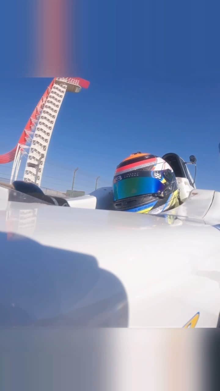 Lindsay Brewerのインスタグラム：「Nothing makes me happier🏁🤍」