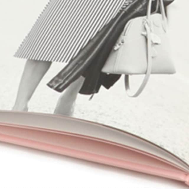BORDERS at BALCONYのインスタグラム：「ブランド初の書籍が出来上がりました！⁠ ⁠ デザイナーである柴田陽子が自ら執筆した、⁠ 経営者としてのビジネスに対する向き合い方にはじまり、⁠ ブランドフィロソフィーやボーダーズの女性像・洋服に詰まった数々のこだわりについて。さらにボーダーズの誕生秘話、このために撮り下ろした歴代のコレクションなど、アパレルブランドの枠にとらわれない「BORDERS at BALCONY」の全てが詰まった一冊になっております。⁠ ⁠ 是非ご覧ください！⁠ ⁠ ⁠ #bordersatbalcony #ボーダーズアットバルコニー #ボーダーズ #BORDERS #柴田陽子 #yokoshibata⁠ #新商品発売 #productlaunch #comingsoon#newproductalert #新商品」