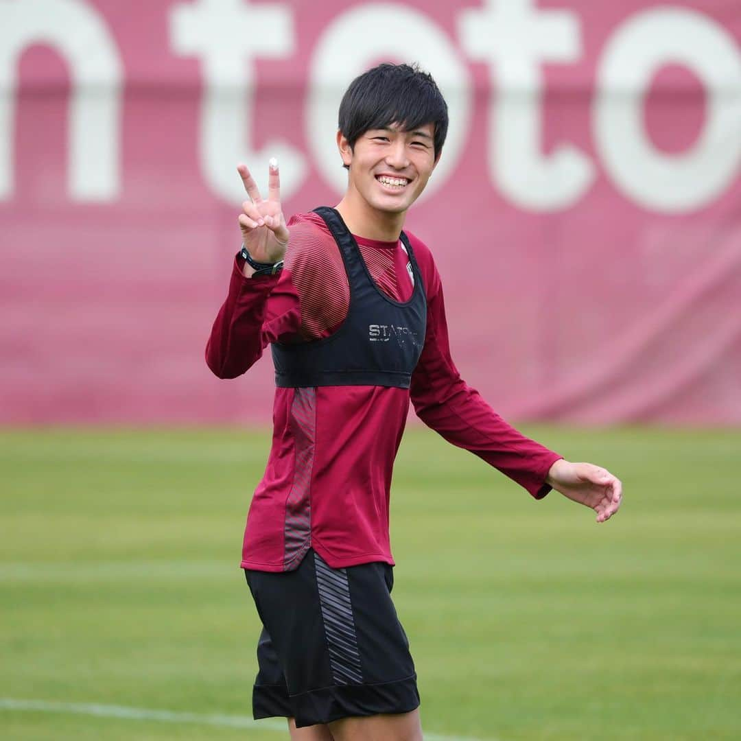 ヴィッセル神戸さんのインスタグラム写真 - (ヴィッセル神戸Instagram)「今日も笑顔で！😊 Always with a smile! 😊  #vissel #visselkobe #ヴィッセル #ヴィッセル神戸 #Kobe #神戸 #WeAreKobe #KobeForeverForward #一致団結 #JLeague #Jリーグ #Vermaelen #Samper」1月26日 14時07分 - visselkobe