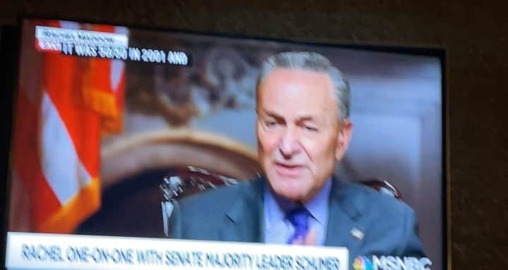 レスリー・ジョーンズのインスタグラム：「Real talk I will come there!! Schumer do not take NO SHIT!!」