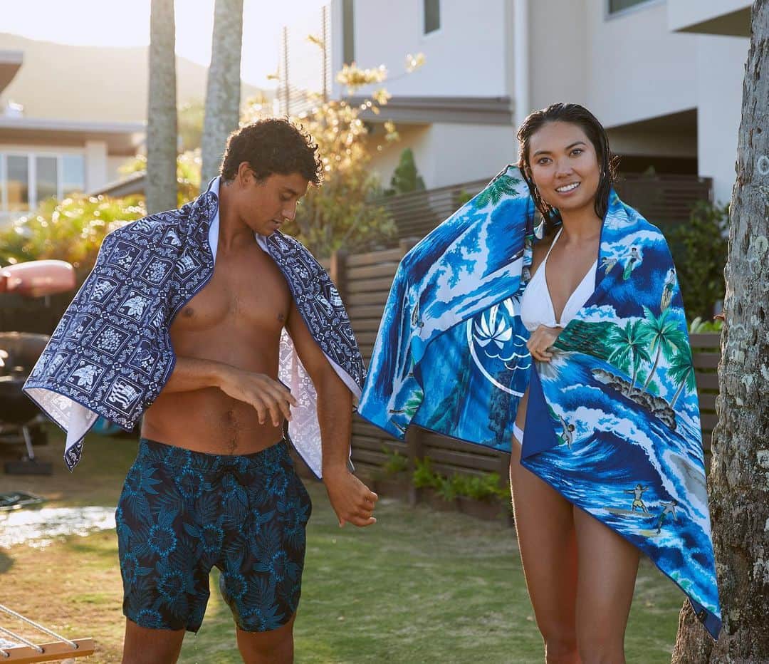レインスプーナーのインスタグラム：「Dry off with our brand new microfiber towels from @slowtide. Available in Lahaina Sailor and Surfin’ 808 in-store and online.」