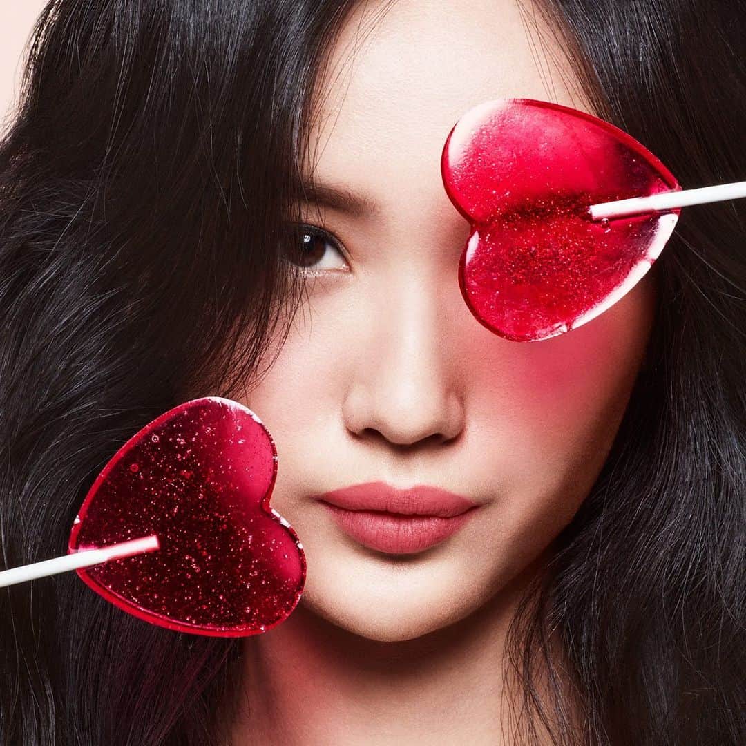 M∙A∙C Cosmetics Japanのインスタグラム：「【発売まであと4日！】 公式オンラインショップ限定、バレンタインのスペシャルキットが登場💝 ㅤ バレンタインデーにぴったりのアイテムがそろいます。お友だちやご家族へのギフトとしてもおすすめ✨発売をお楽しみに🎉」