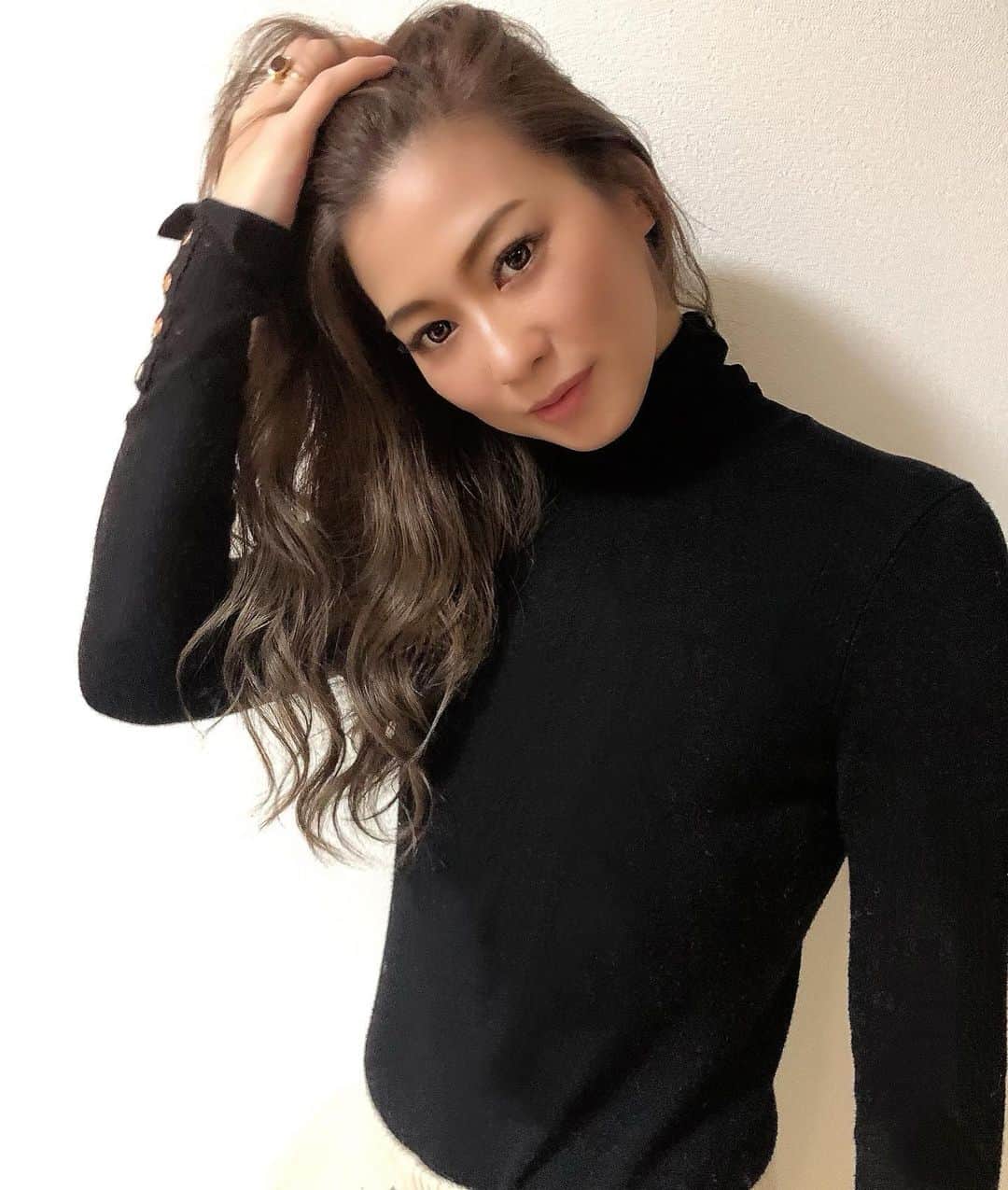 長谷川唯のインスタグラム：「・ ・ 妹ちゃんに撮ってもらった写真よき♥️どうかな？🙈💗まつエクが綺麗だと写真をたくさん撮りたくなるなる笑  ・ ・ #me #today #happy #love #instagood」